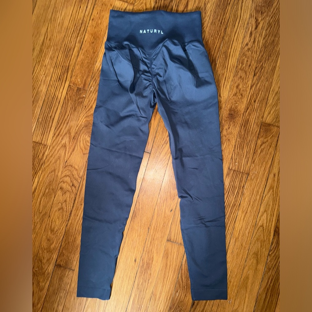 Naturyl By Niykee Size Medium Scrunch Butt Blue Leggings